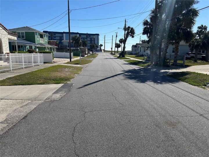Property Photo:  529 Hillside Avenue NW  FL 32118 