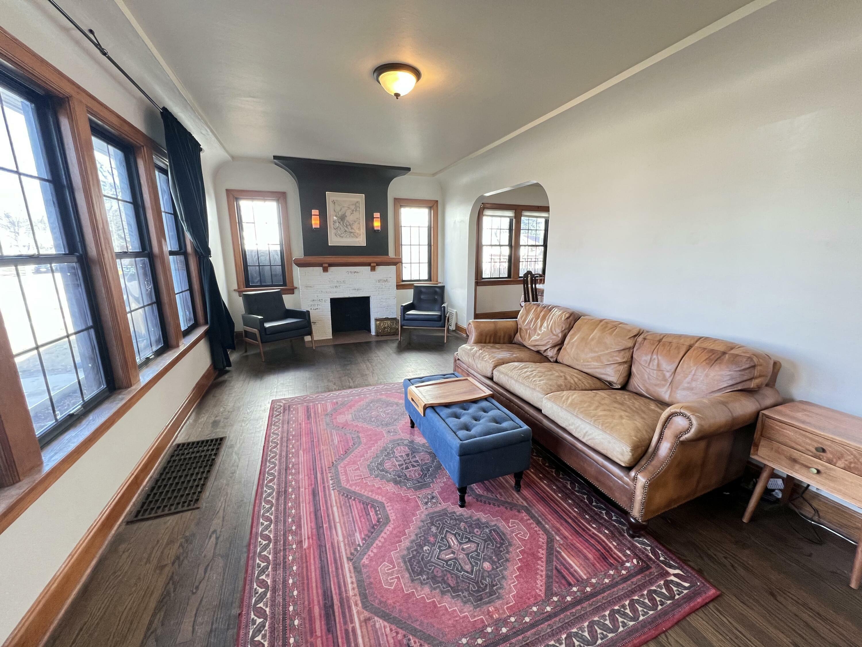 Property Photo: 823 William St WI 53402