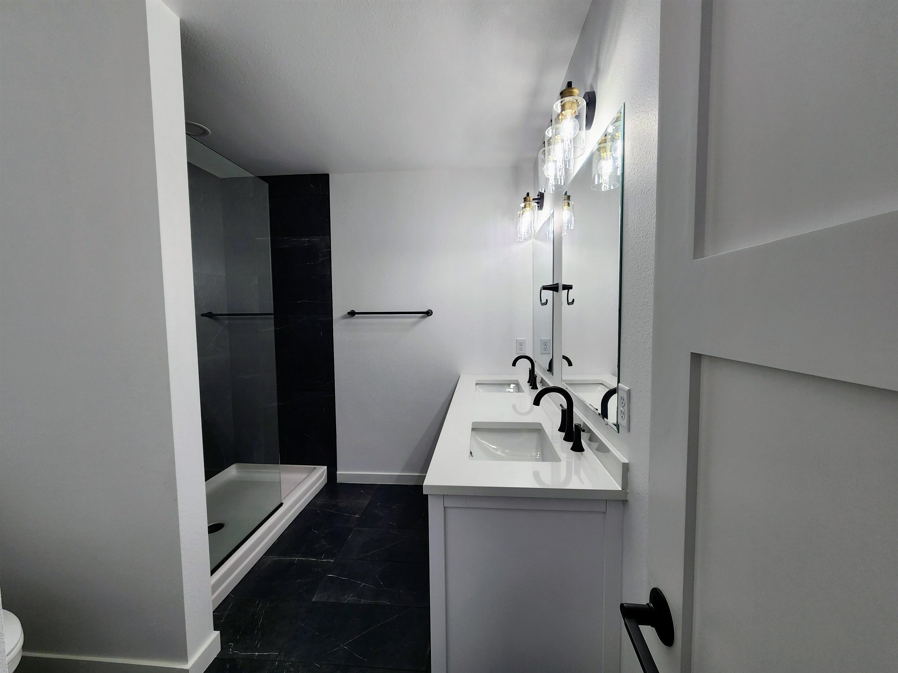 Property Photo: 1302 6th St SW ND 58701