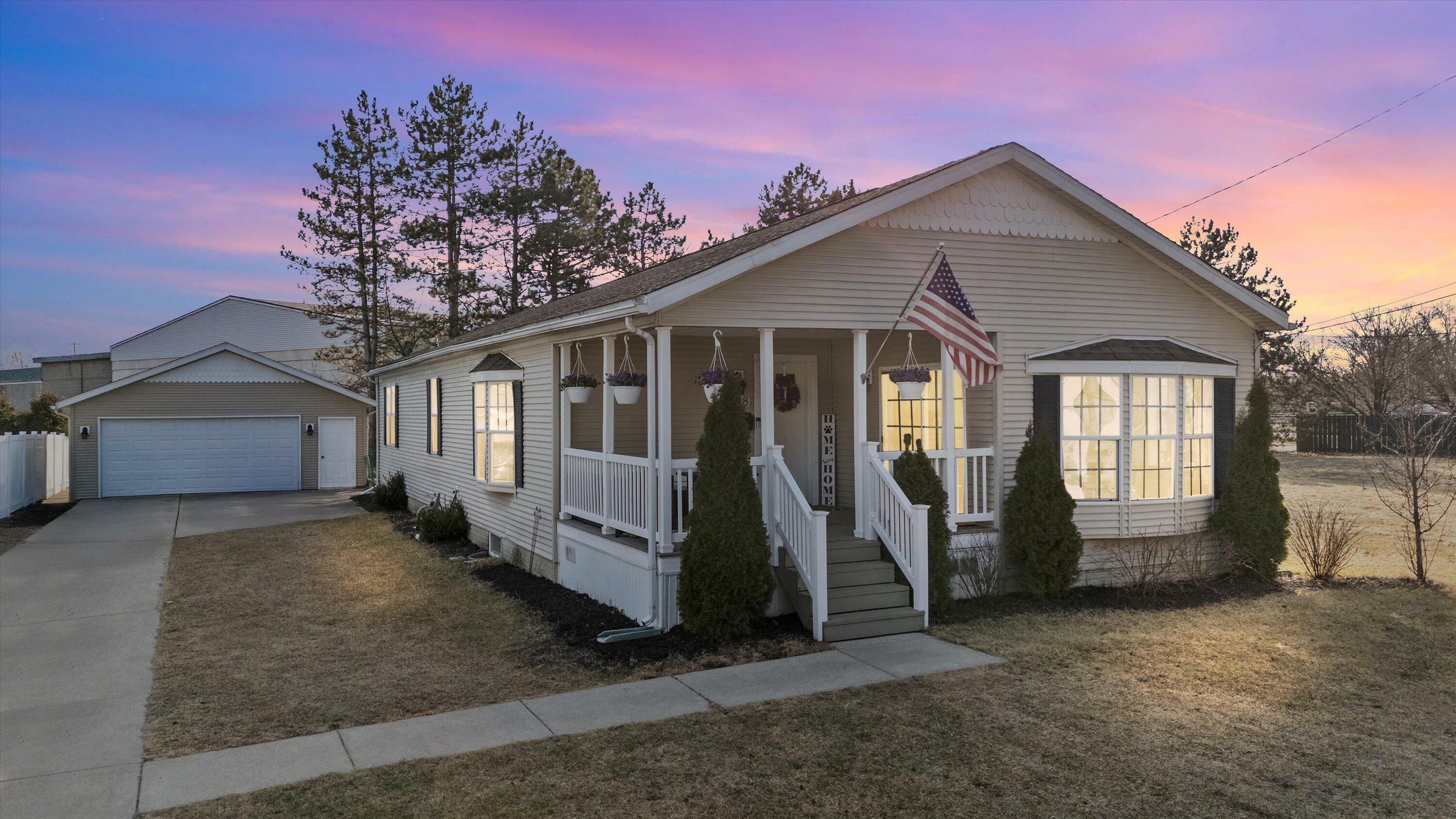 Property Photo:  188 E Ann Arbor Trail  MI 48170 