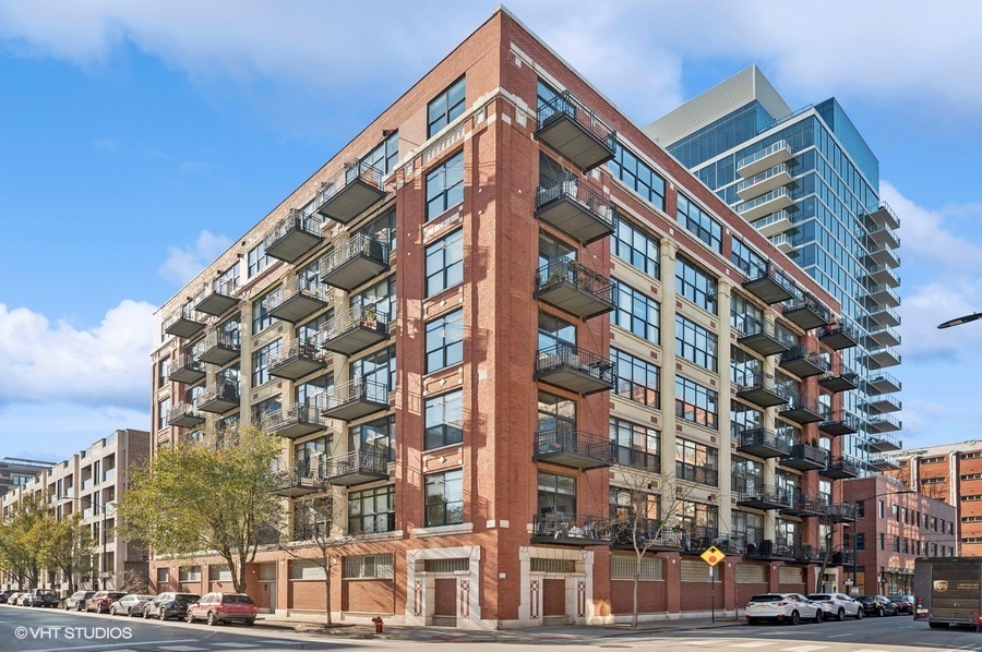 Property Photo: 843 W Adams Street 407 IL 60607