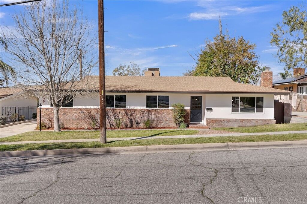 Property Photo: 5230 N Mountain View Avenue CA 92407