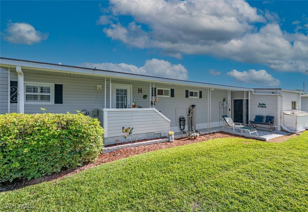 Property Photo: 523 Charlemagne Boulevard FL 34112
