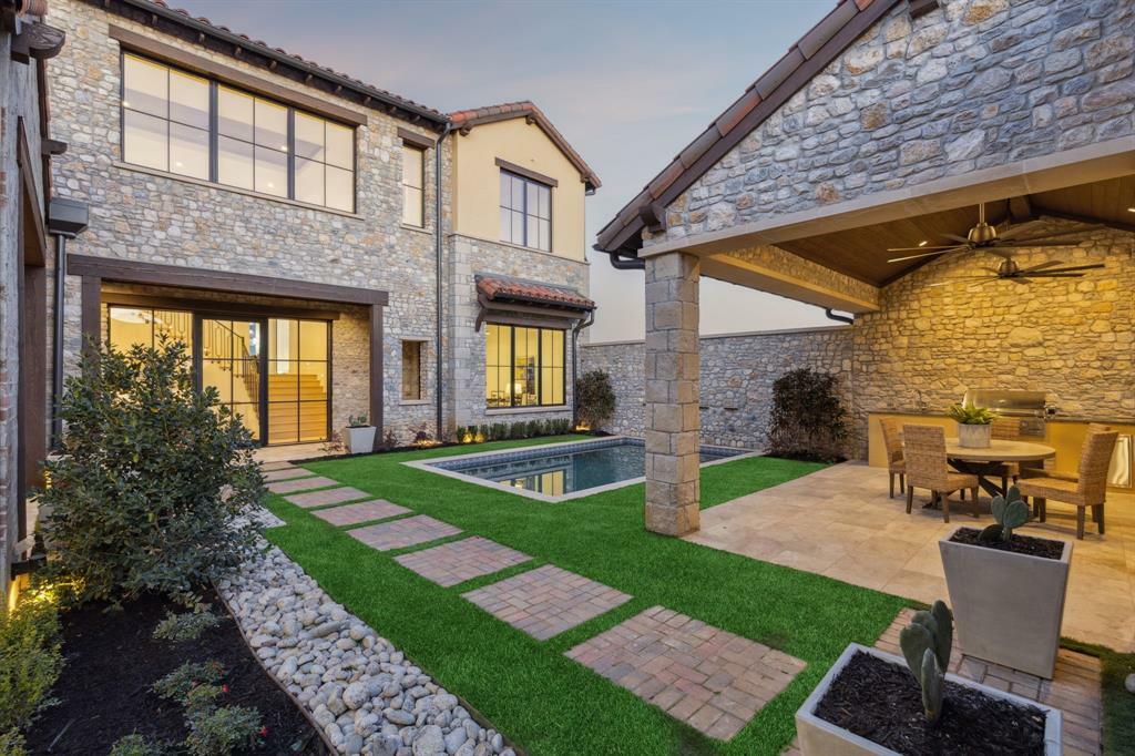 Property Photo: 12 Cardona Drive TX 76262