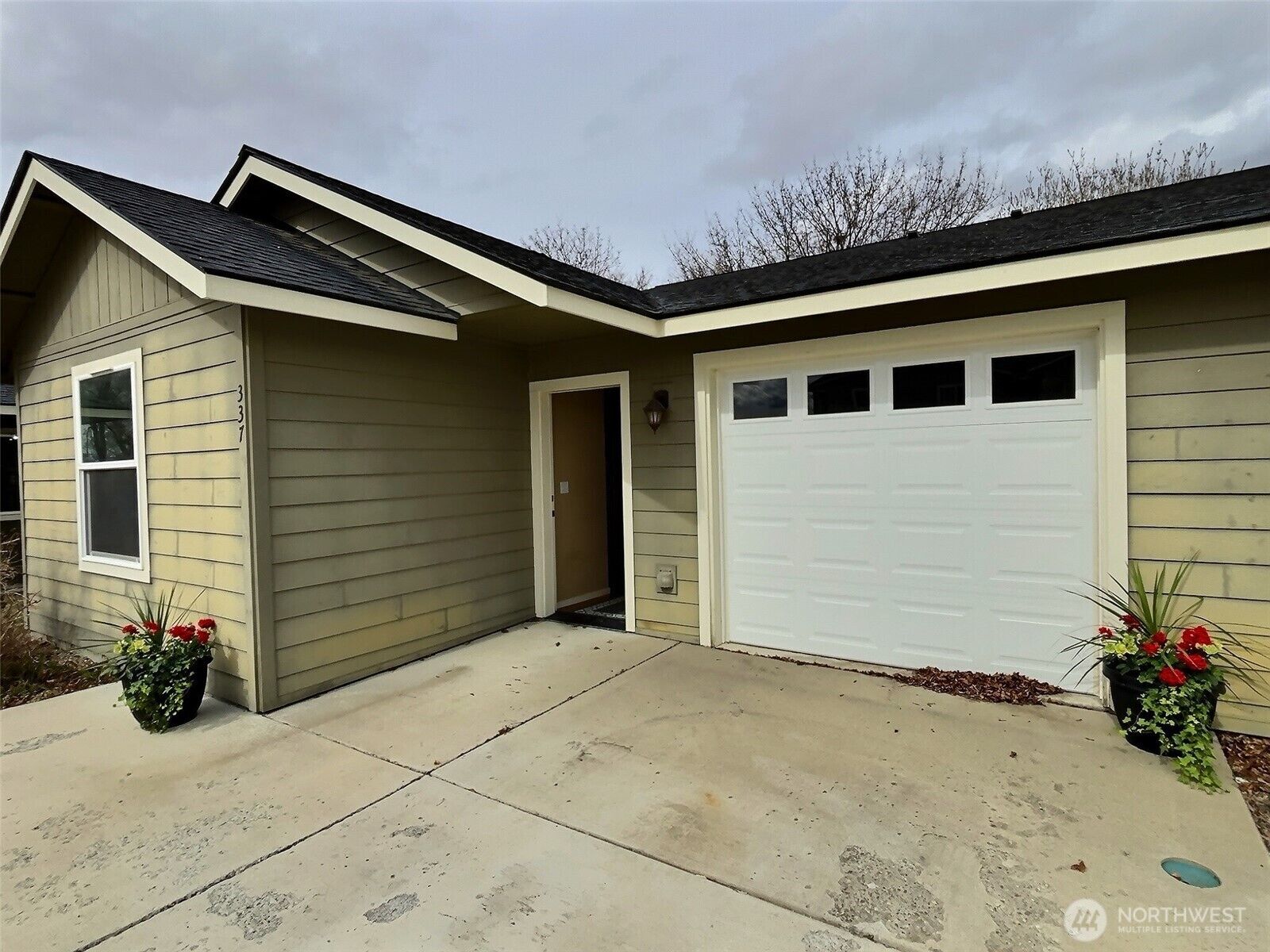 Property Photo: 337 Pacific Loop WA 98934