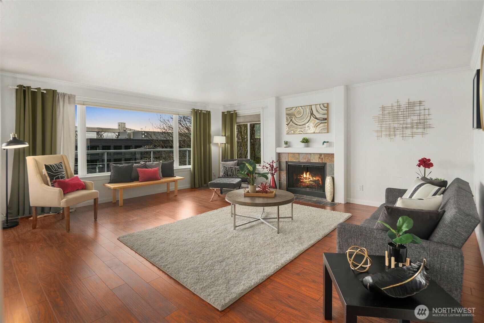 Property Photo: 617 W Mercer Place 202 WA 98119