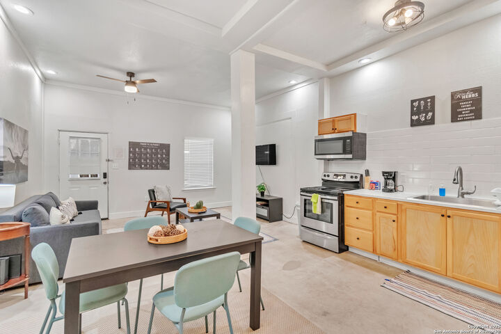 Property Photo: 1407 Leal St TX 78207