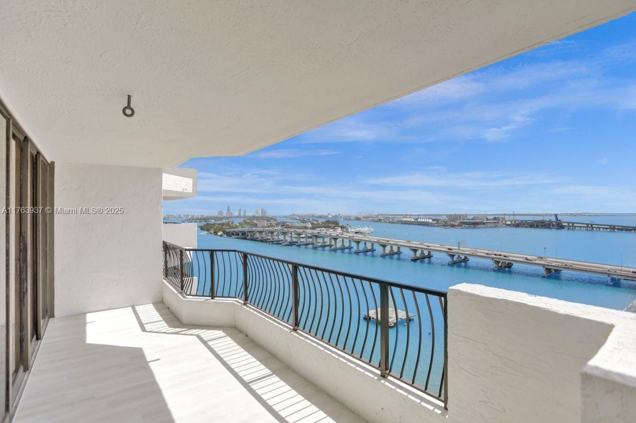 555 NE 15th St 20I  Miami FL 33132 photo