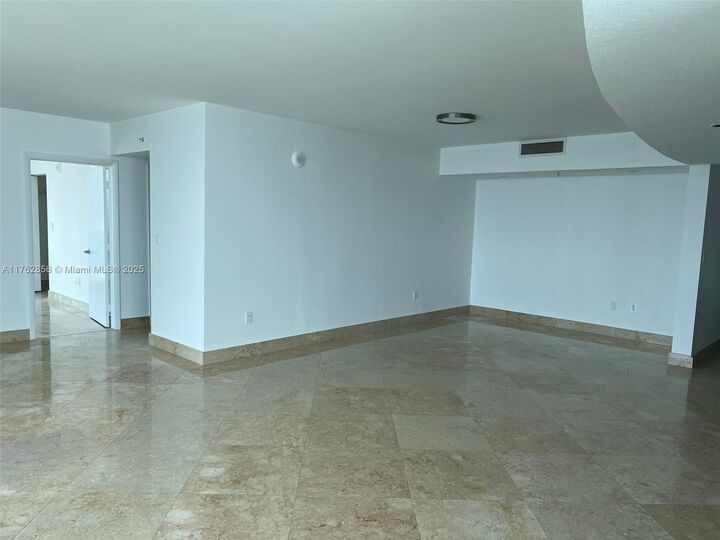 Property Photo:  1800 N Bayshore Dr 1901  FL 33132 
