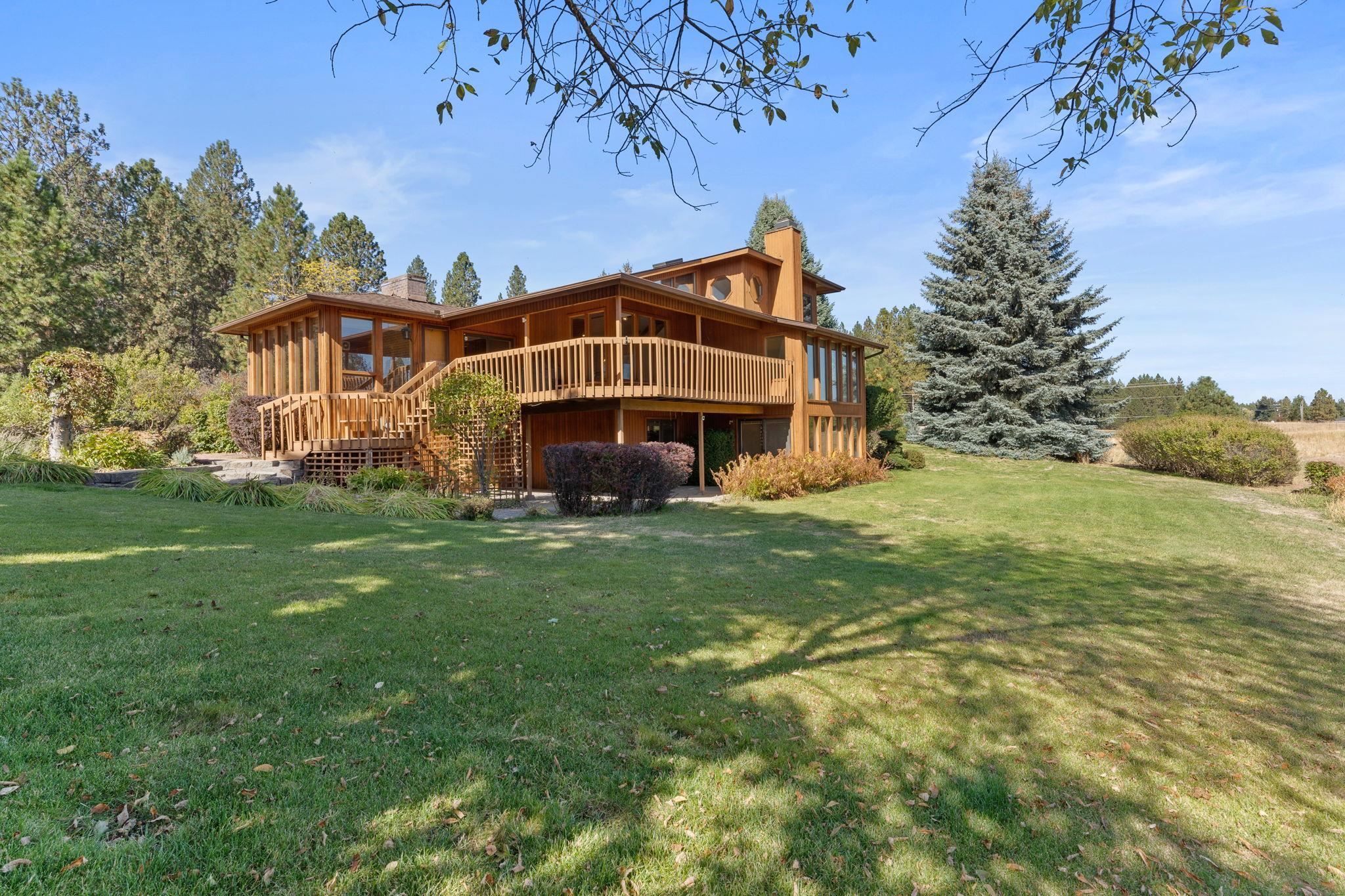 Property Photo: 22021 N Perry Rd WA 99005