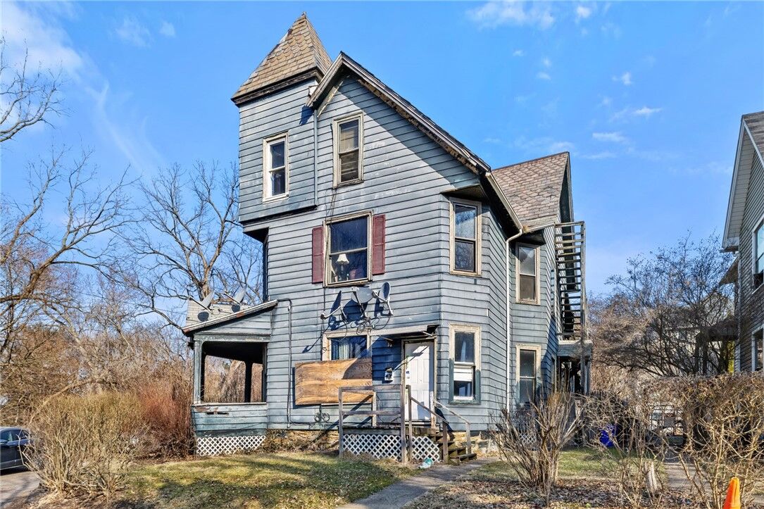 Property Photo:  327 Crescent Ave  PA 16101 