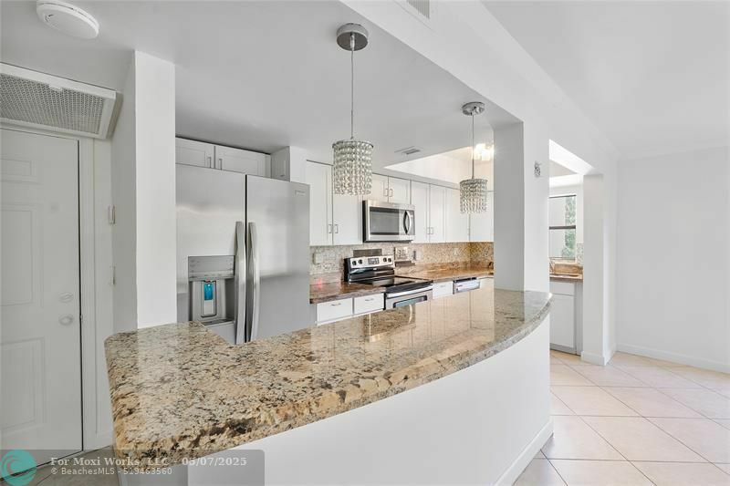Property Photo: 701 NW 19th St 512 FL 33311