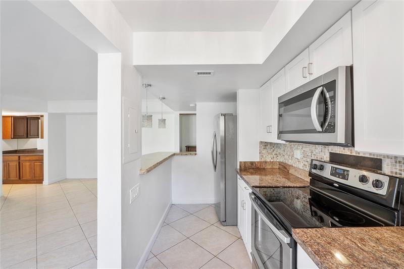 Property Photo: 701 NW 19th St 512 FL 33311