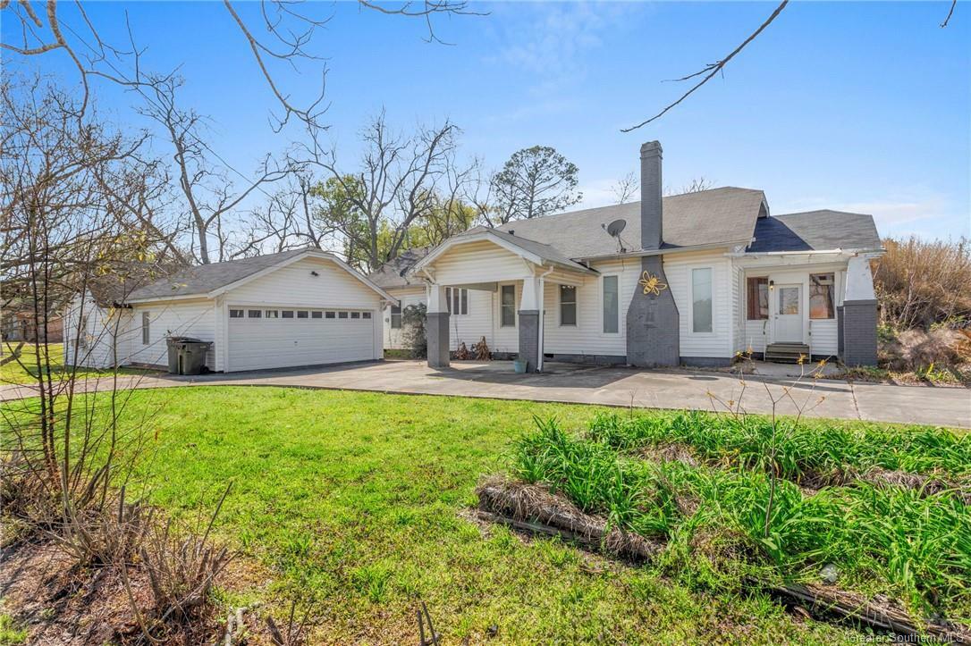 Property Photo: 201 W Russell Avenue LA 70591