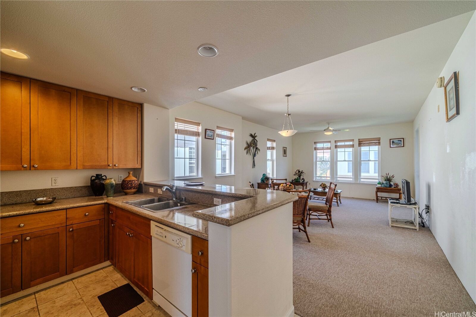 Property Photo:  520 Lunalilo Home Road 7401  HI 96825 