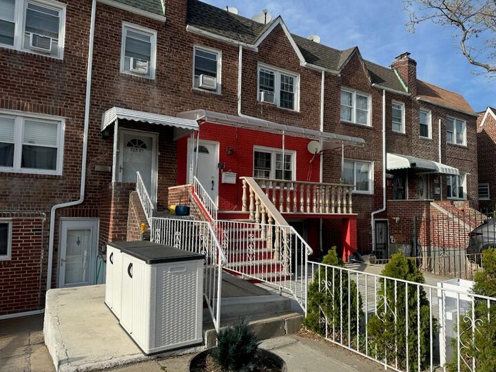 Property Photo:  225-23 Murdock Avenue  NY 11429 