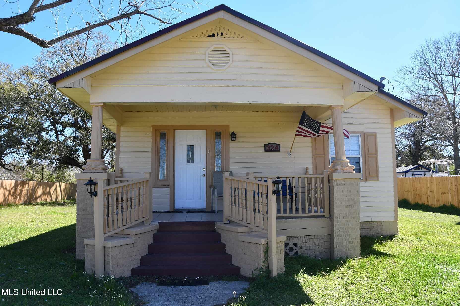 Property Photo:  324 Crawford Street  MS 39530 