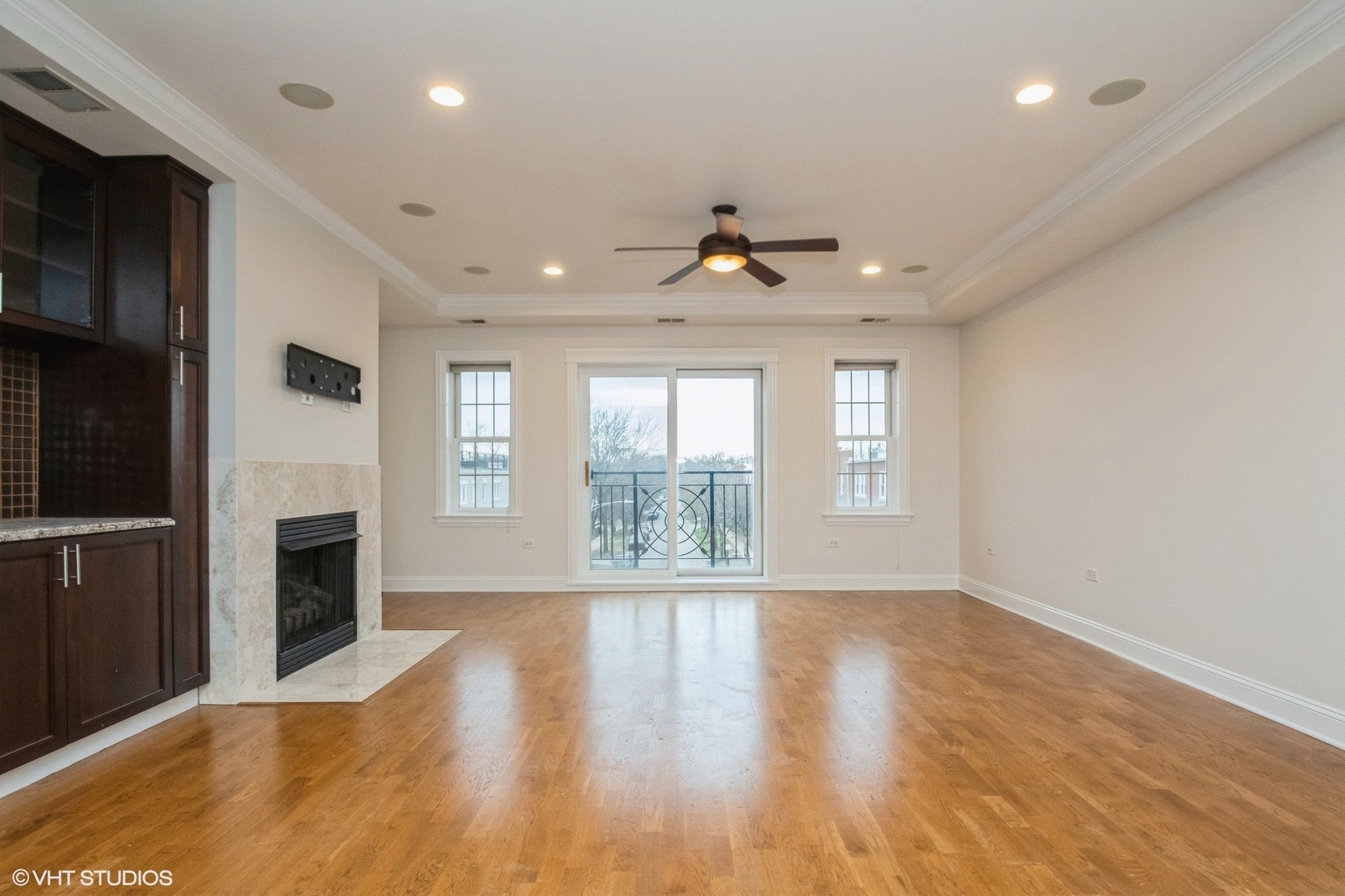 Property Photo: 1909 W Diversey Parkway 301 IL 60614