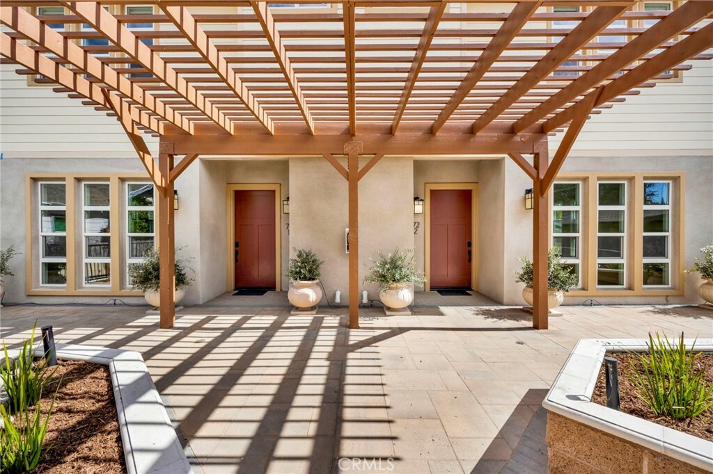 Property Photo: 72 S Oak Avenue 1 CA 91107