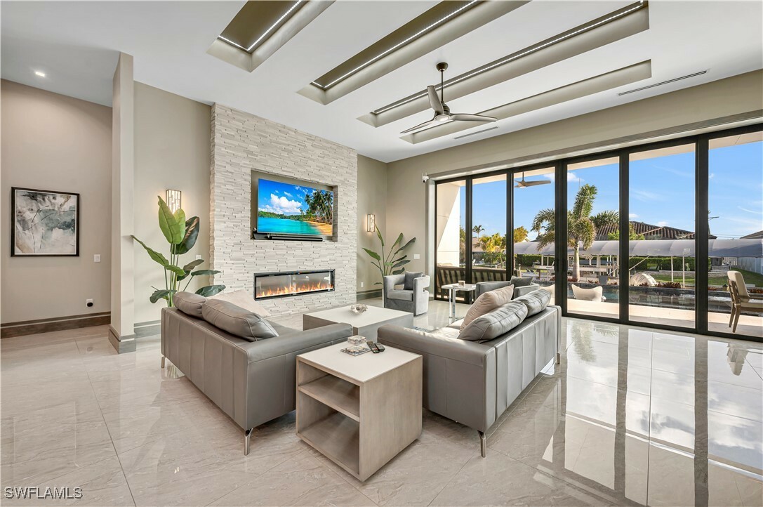 Property Photo: 836 Miramar Court FL 33904