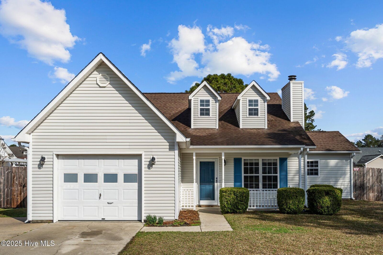 Property Photo:  102 Quarterhorse Lane  NC 28546 