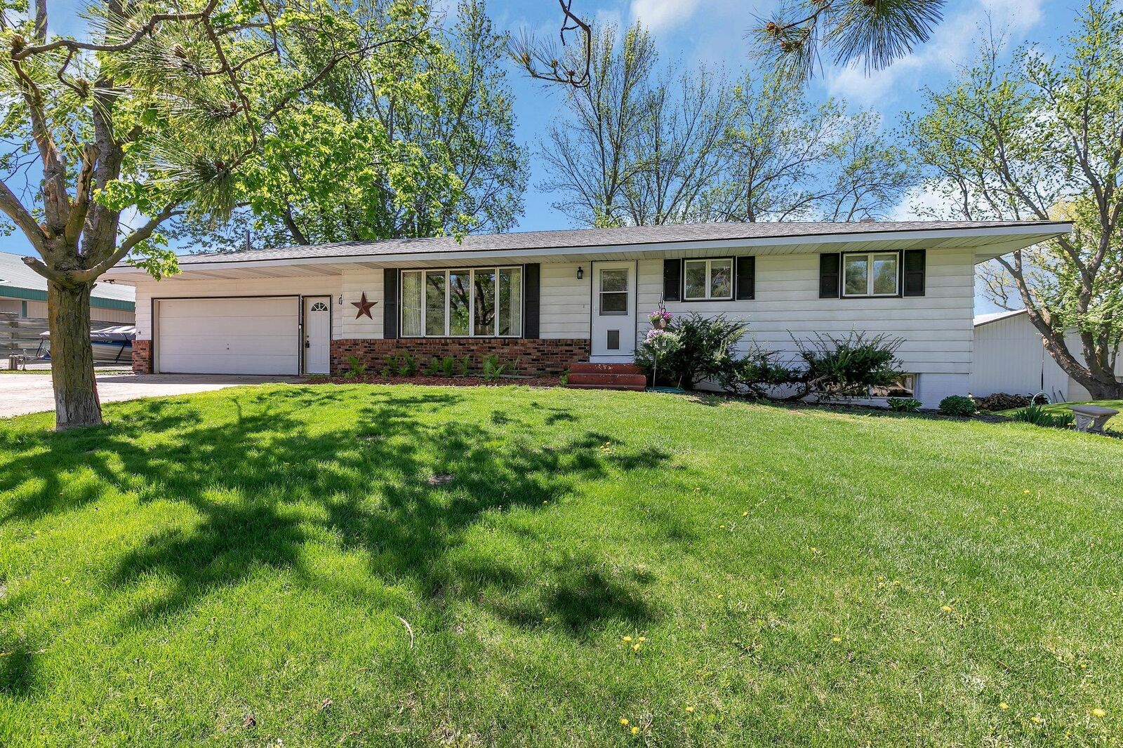 Property Photo: 10379 County Road 8 MN 55353