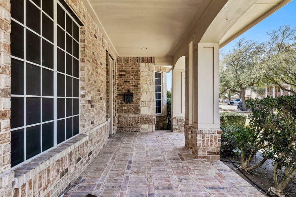 Property Photo: 1039 Sir Lancelot Circle TX 75056