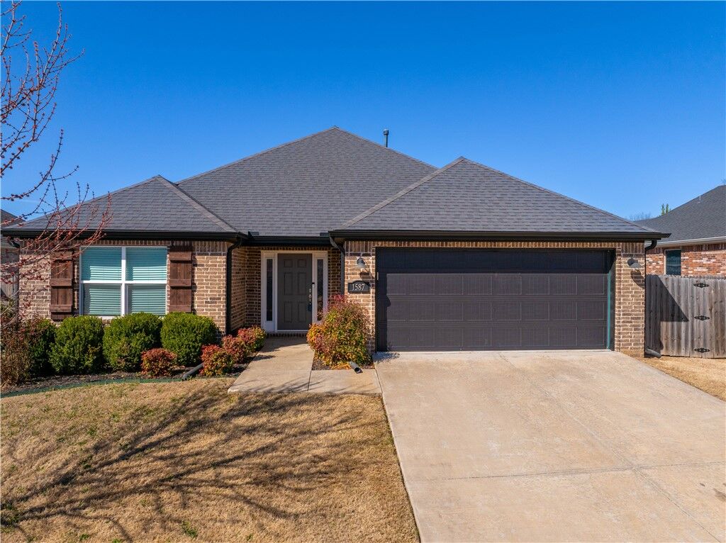 Property Photo:  1587 S Bayberry Avenue  AR 72701 