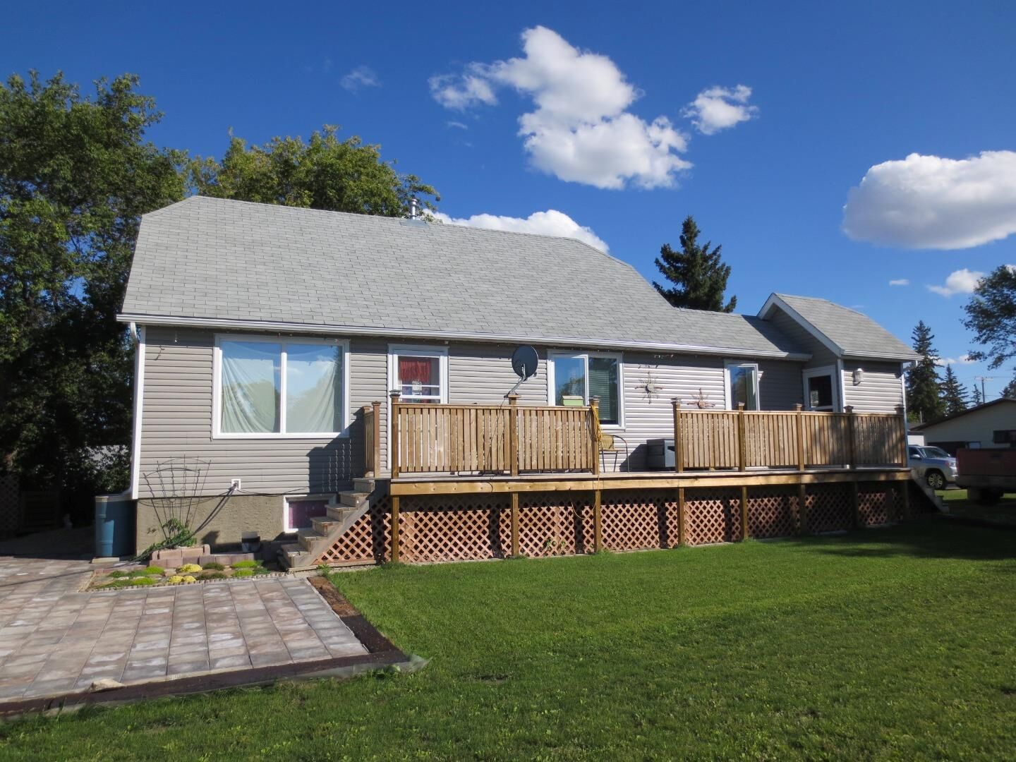 Property Photo: 214 2nd Avenue W SK S0M 1M0