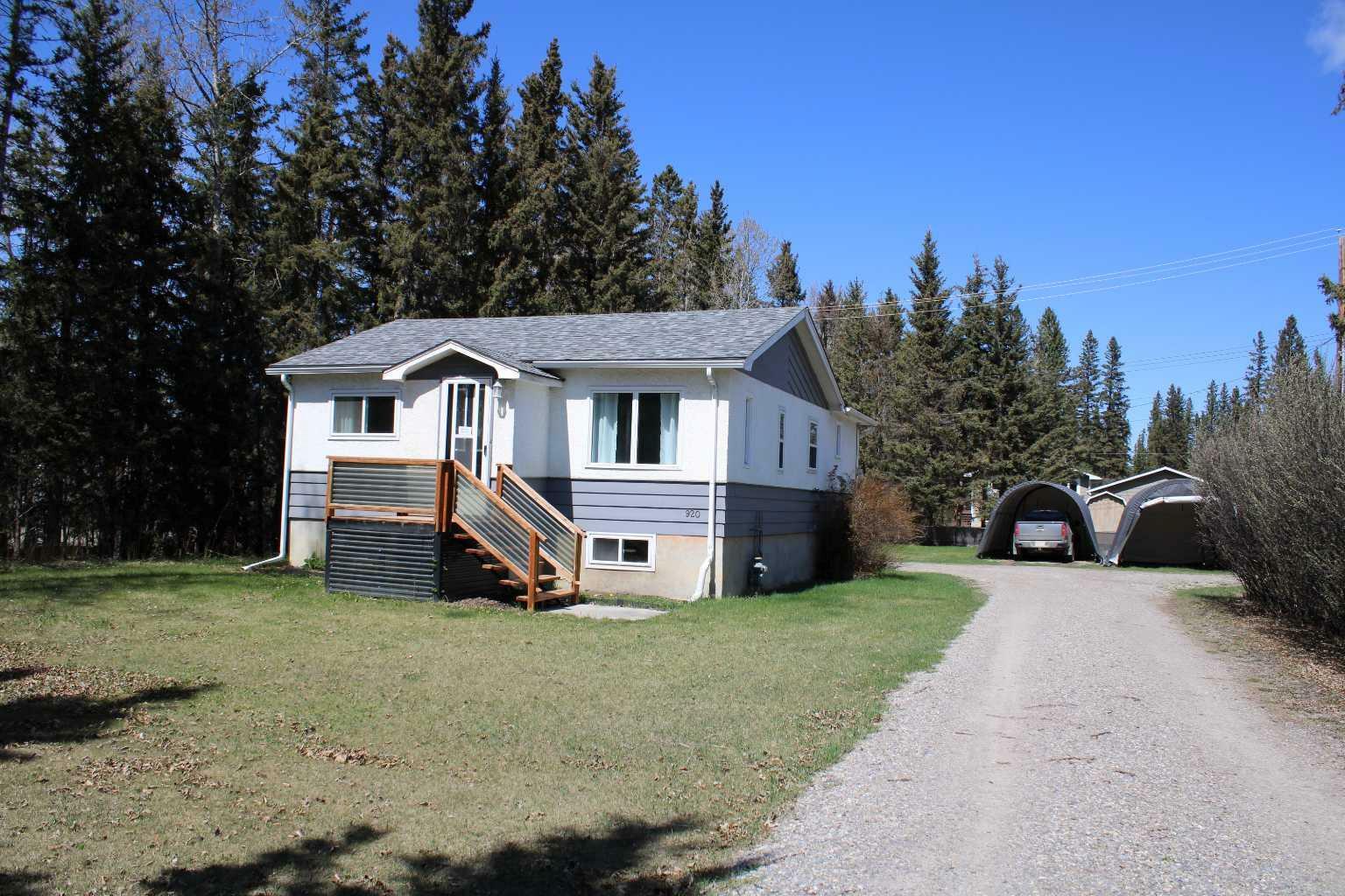 Property Photo: 920 Main Avenue E AB T0M 1X0