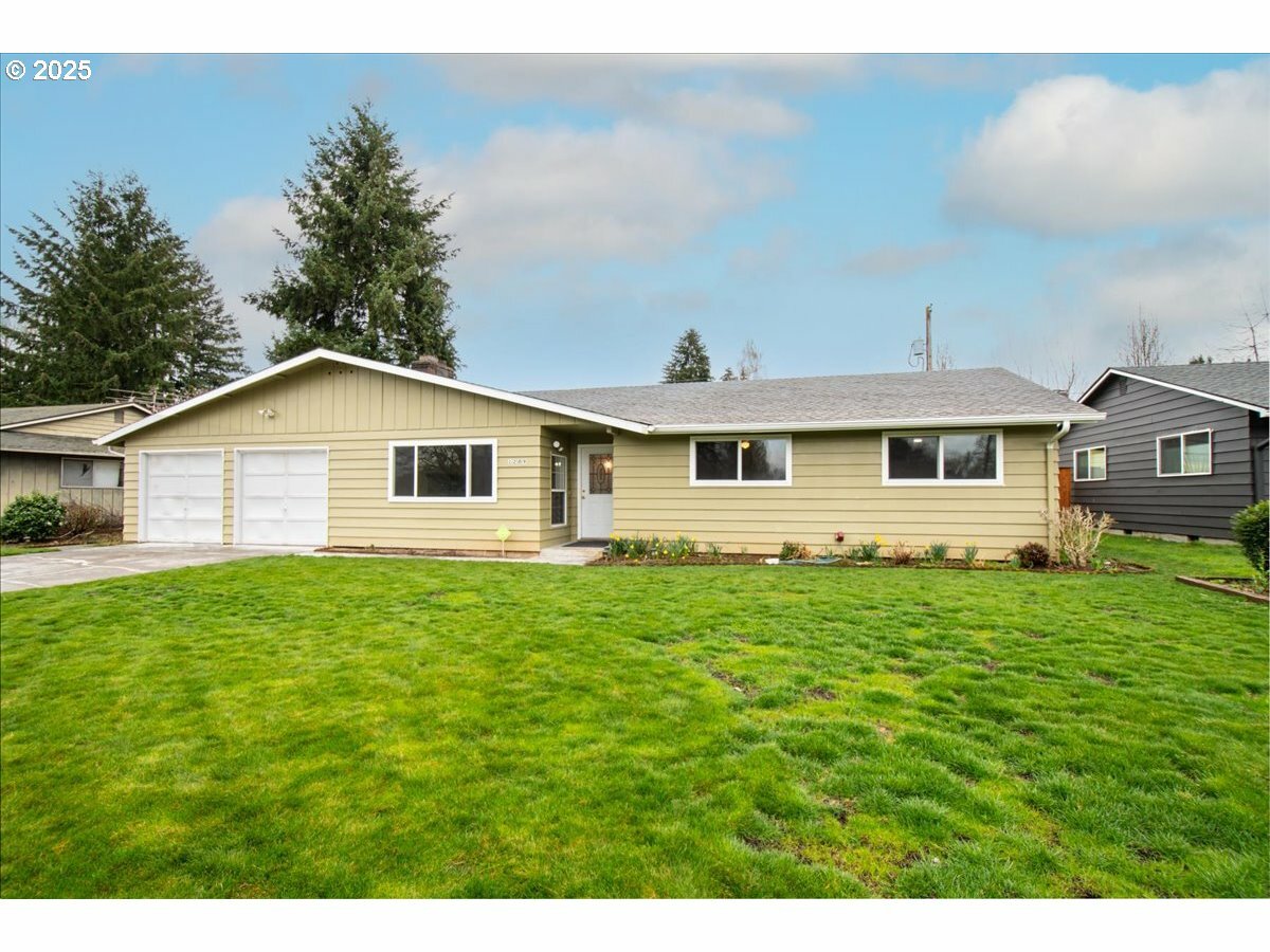 Property Photo: 1209 NW 53rd St WA 98663