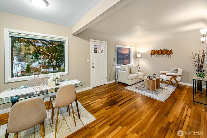 Property Photo:  5606  25 Avenue SW  WA 98106 