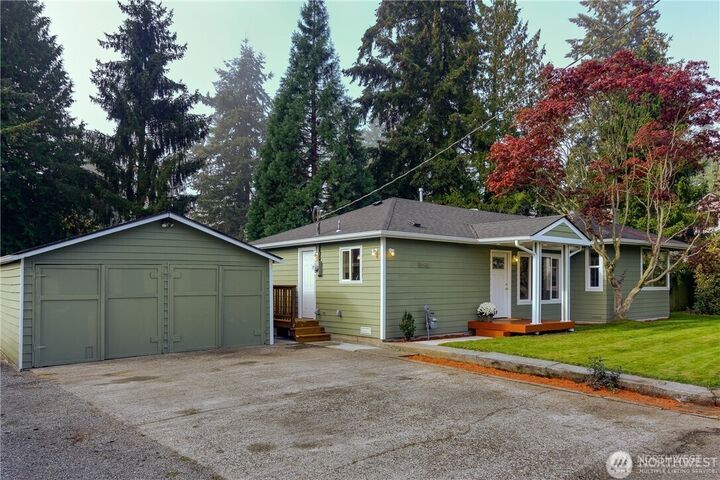 Property Photo:  18545  Fremont Avenue N  WA 98133 