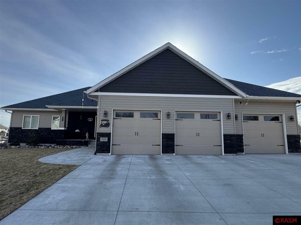 Property Photo: 101 Sienna Court MN 56001