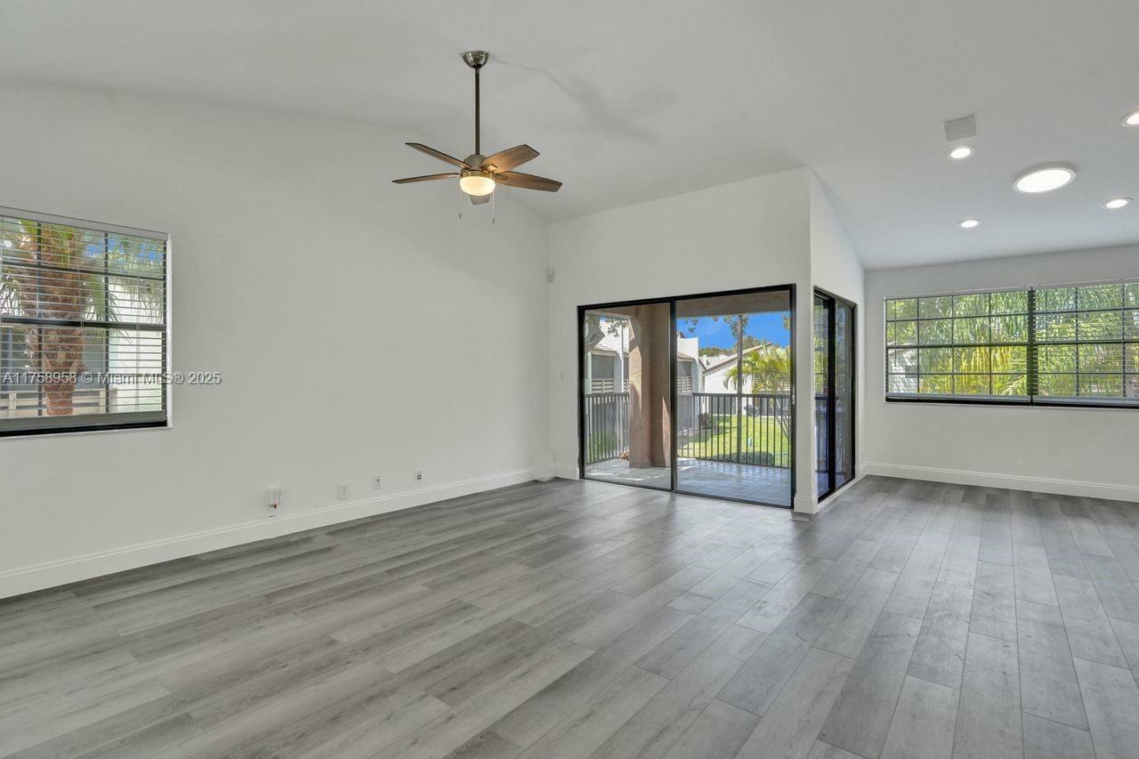 Property Photo: 1627 Cypress Pointe Dr 2-1 FL 33071