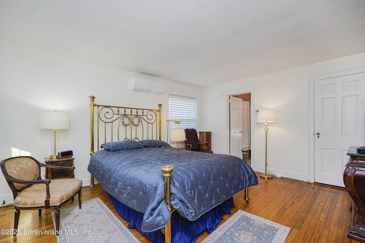 Property Photo:  44 Westbury Avenue  NY 10301
