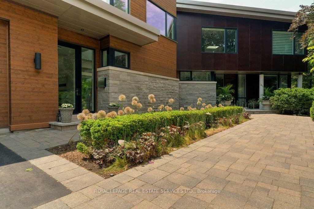 Property Photo: 1104 Balmoral Place ON L6J 2C9