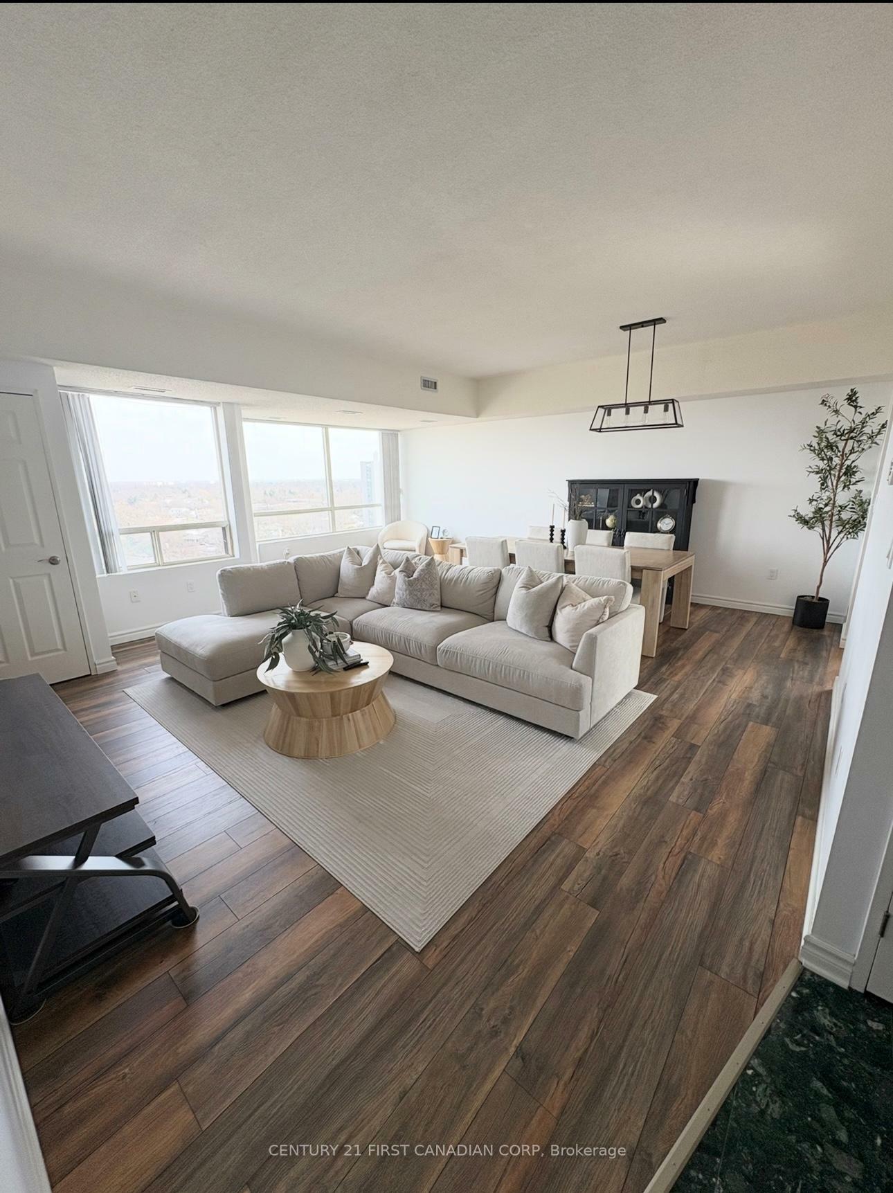 Property Photo: 744 Wonderland Road S 1206 ON N6K 4K3