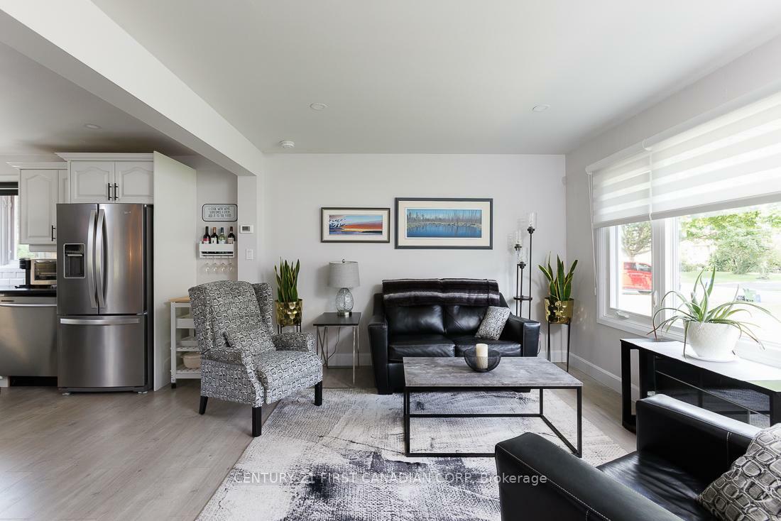Property Photo: 82 Queenston Crescent ON N5W 1N6