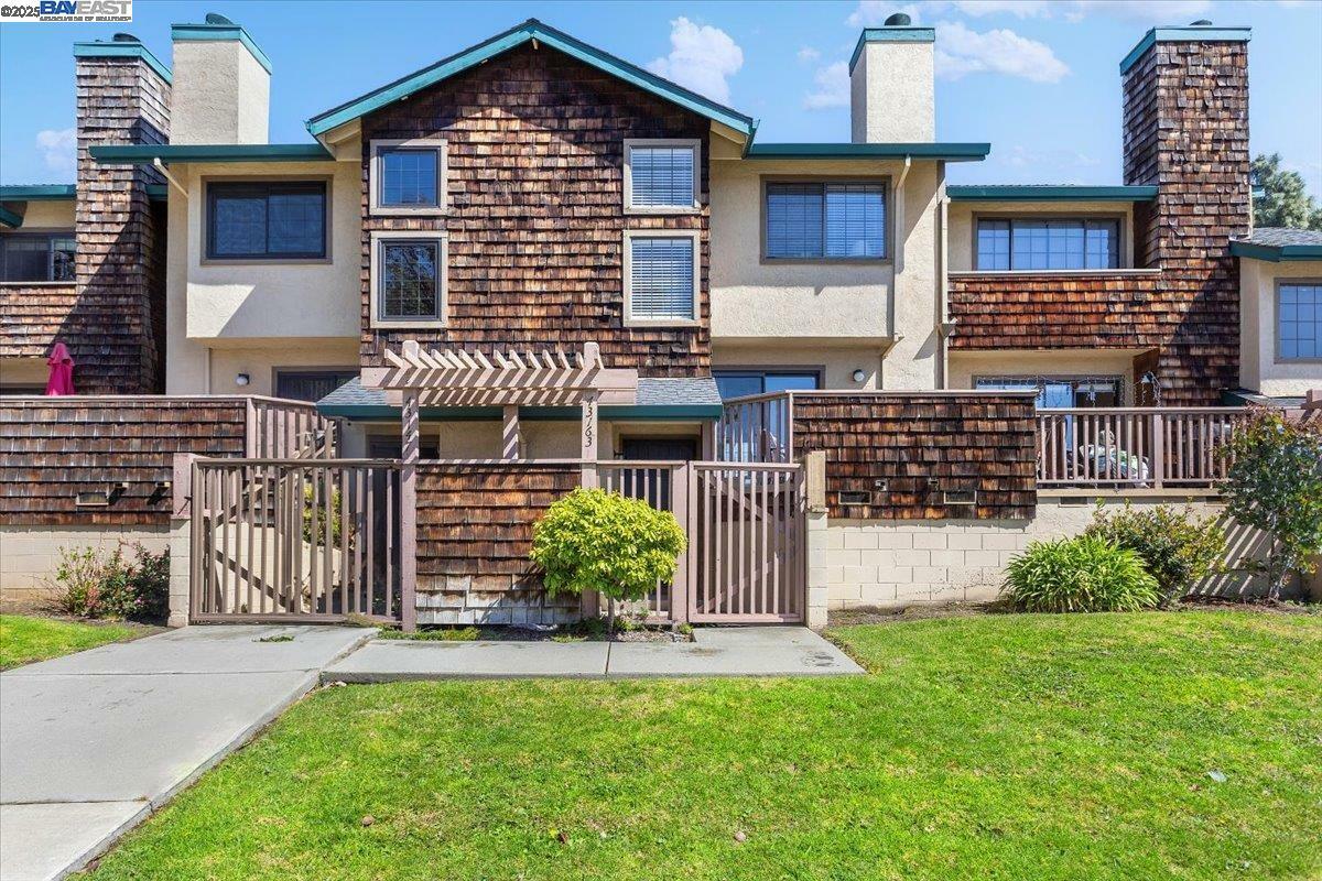 Property Photo: 43163 Grimmer Ter CA 94538