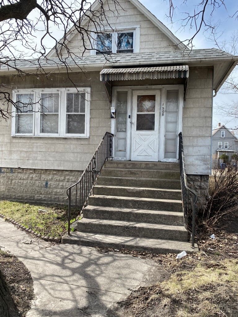 Property Photo:  1508 S 1st Avenue  IL 60153 