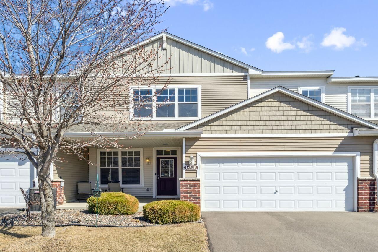 Property Photo:  1652 White Pine Way B  MN 55315 
