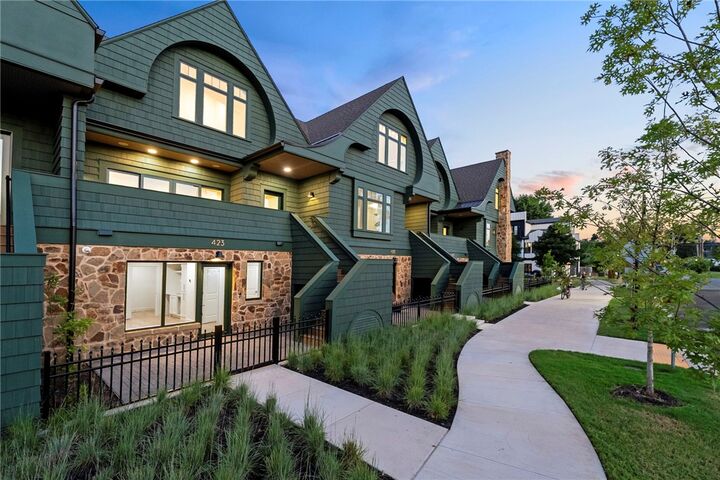 Property Photo: 423 SE B Street AR 72712