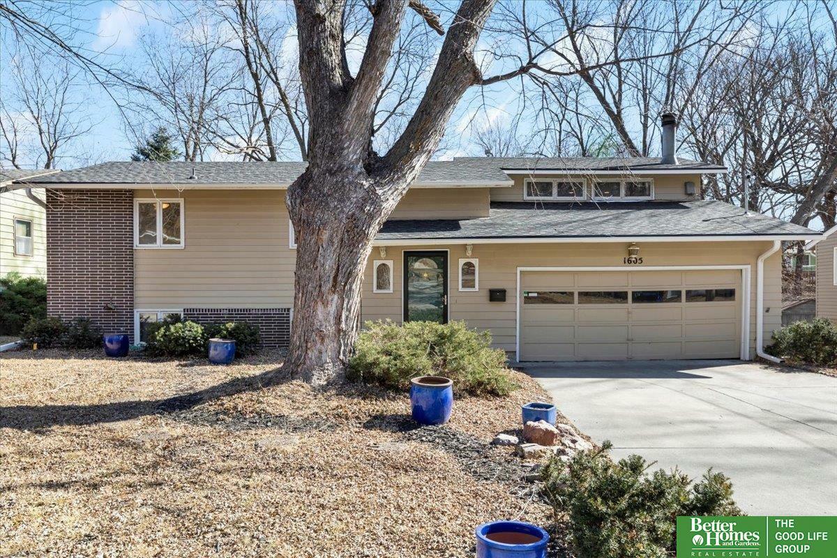 Property Photo: 1605 Washington Street NE 68005
