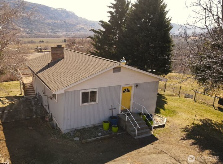 Property Photo:  81 B  Golden Road  WA 98844 