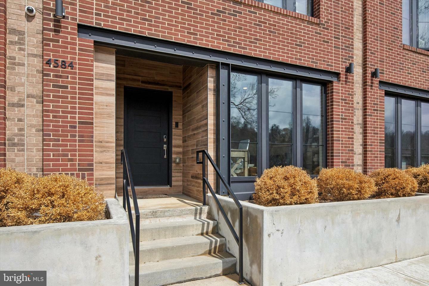 Property Photo: 4584 Riverside Way PA 19127