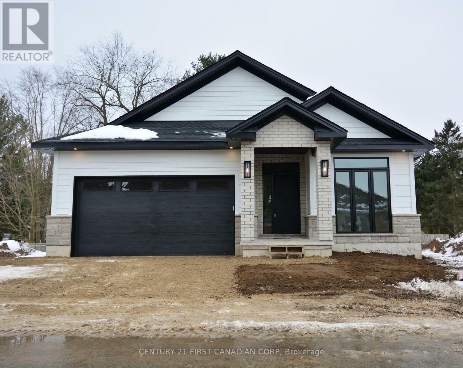 Property Photo:  430 Head Street 17  ON N7G 2K2 