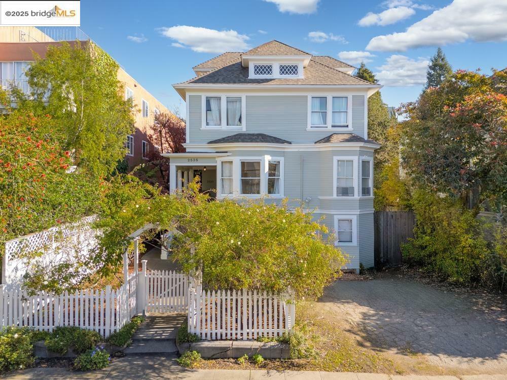 2535 Hillegass Ave  Berkeley CA 94704 photo