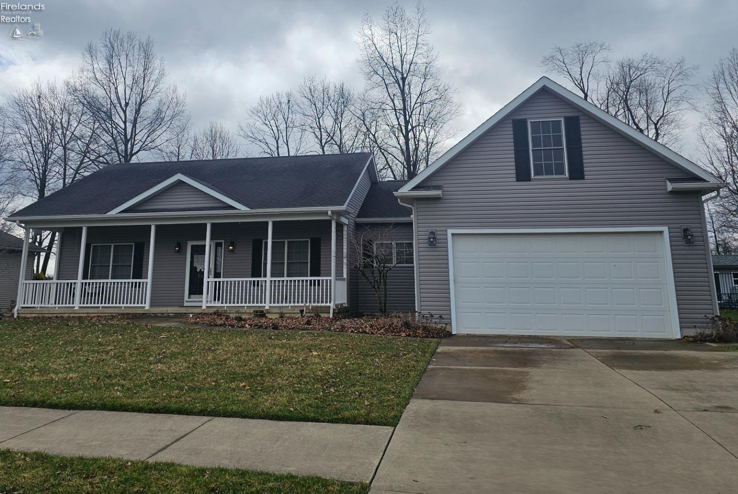 Property Photo: 26 Old Orchard Loop OH 44857