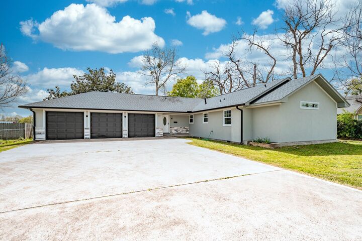 204 Dyer Avenue  Baytown TX 77520 photo